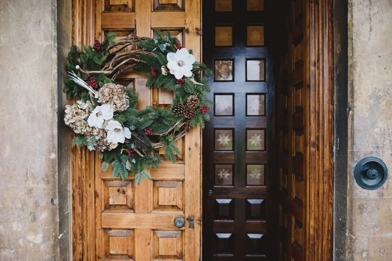 Elmore Court 141220 Samgibsonwreath