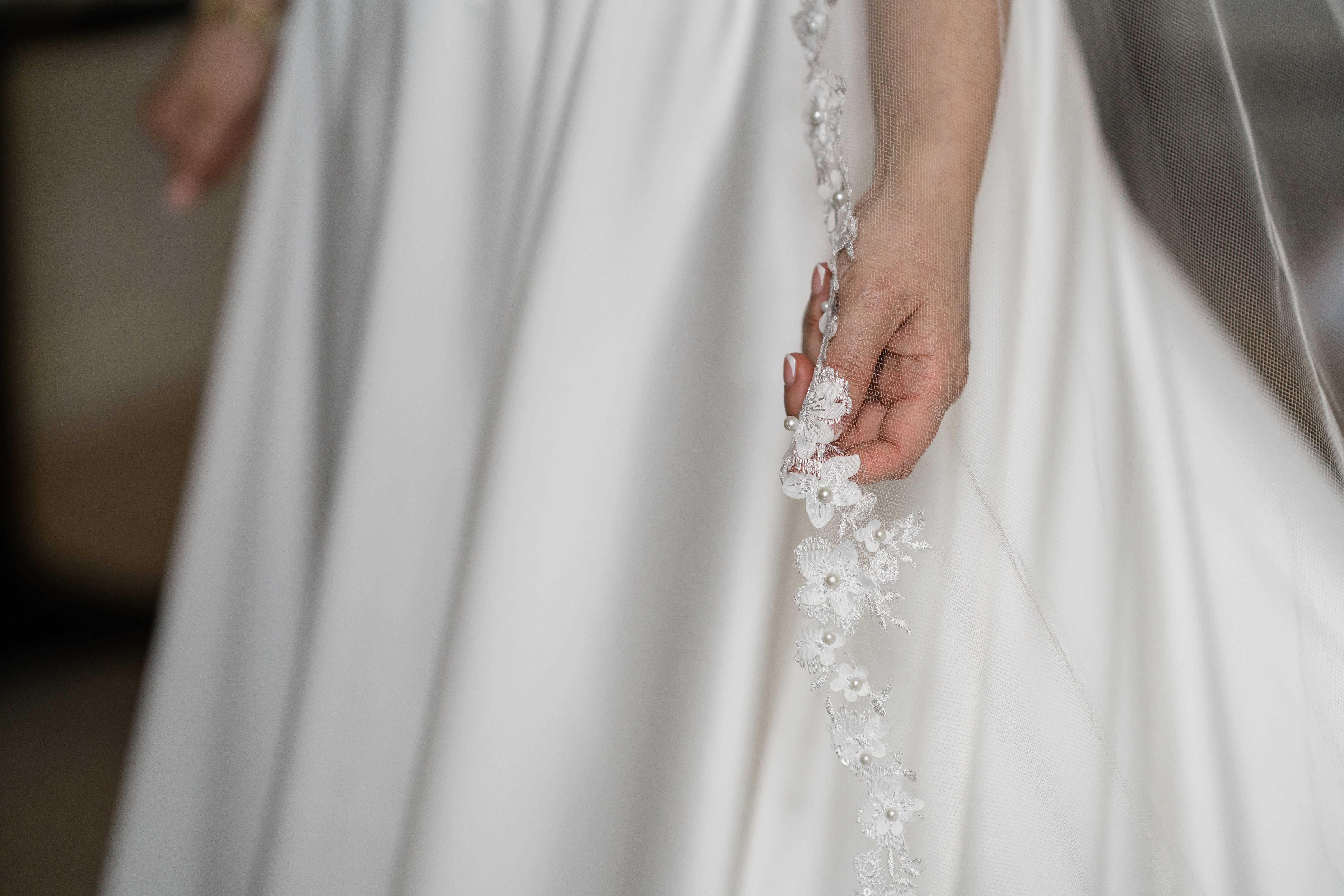 230406Rhianandpaulweddingelmorecourtcopyrightleanacatherinephotography 04051