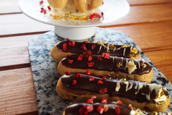 Elmore Court Swan Eclair