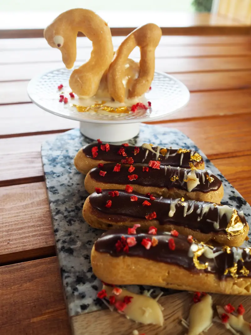 Elmore Court Swan Eclair