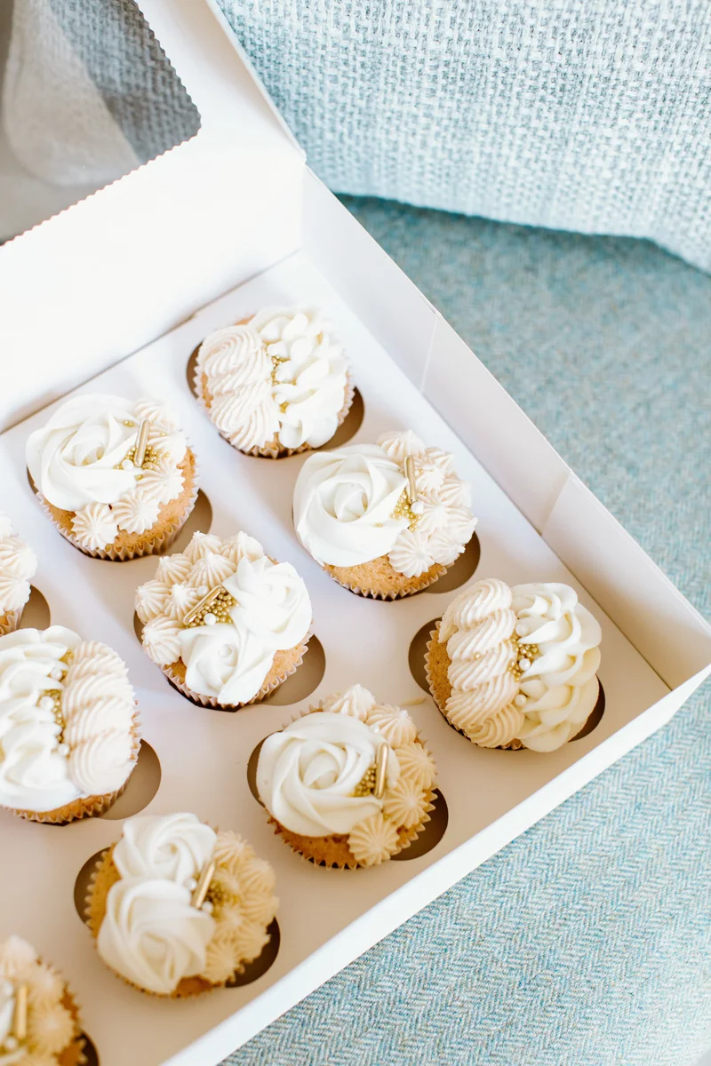 Pearl cupcakes in a white box for wedding morning gift