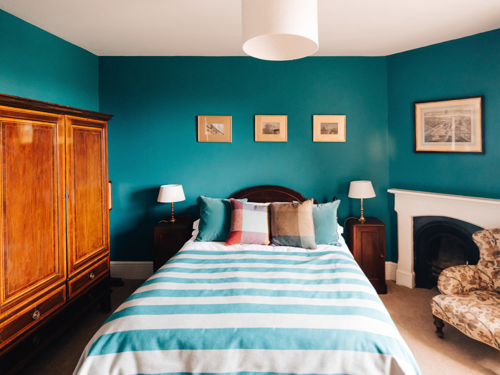Bachelor Room1