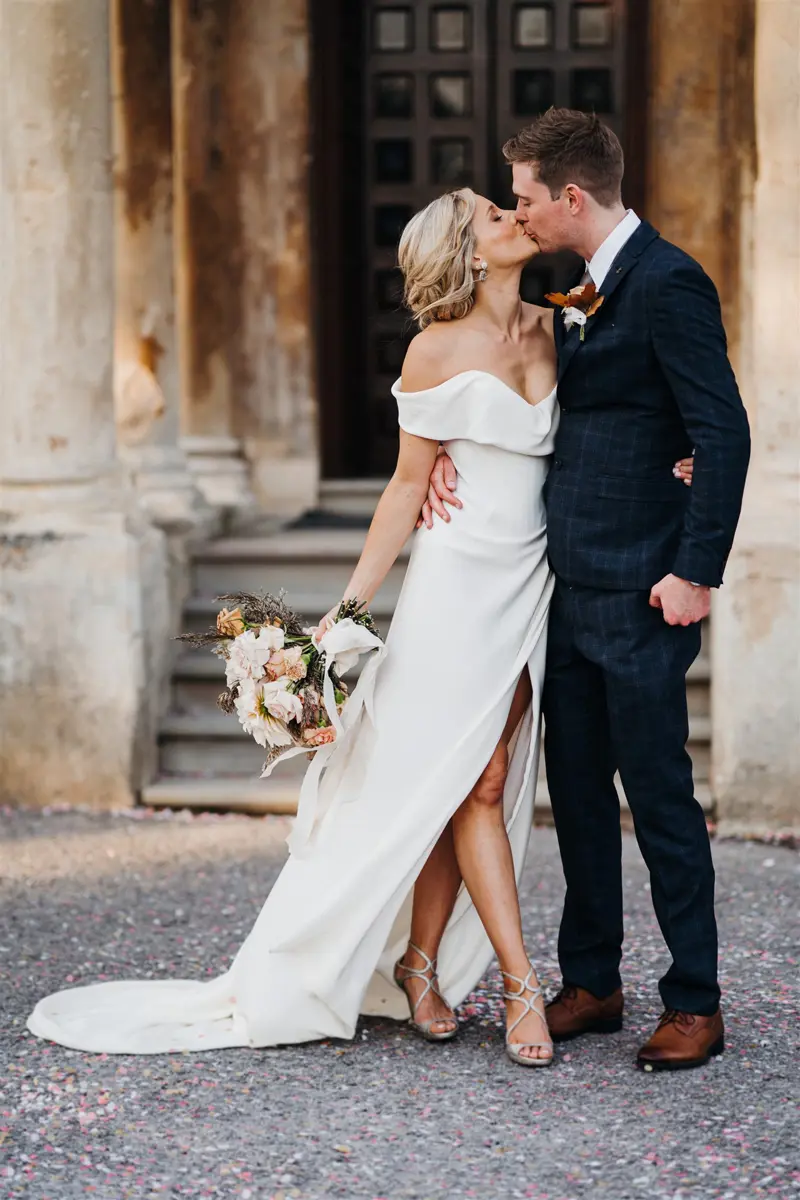 just married couple kiss outside elmore court
