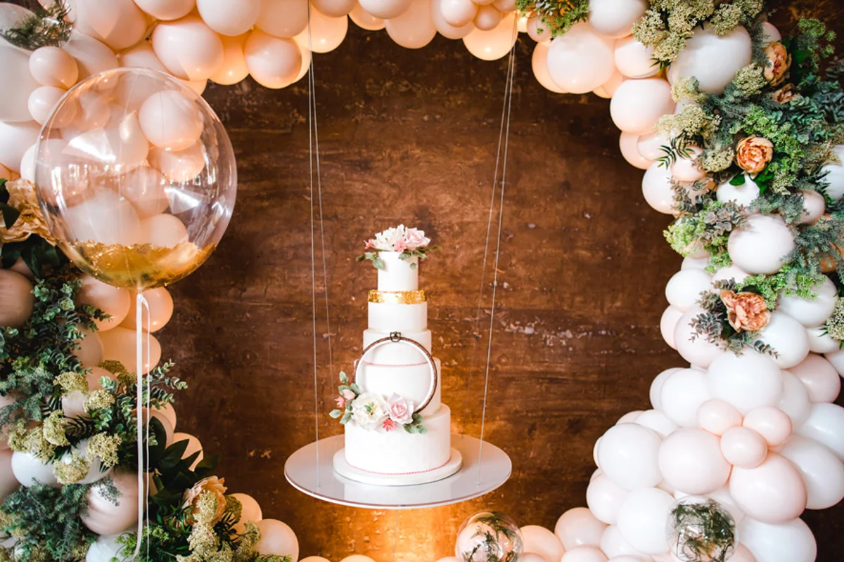 24Balloon Garland Cake Display Wedding