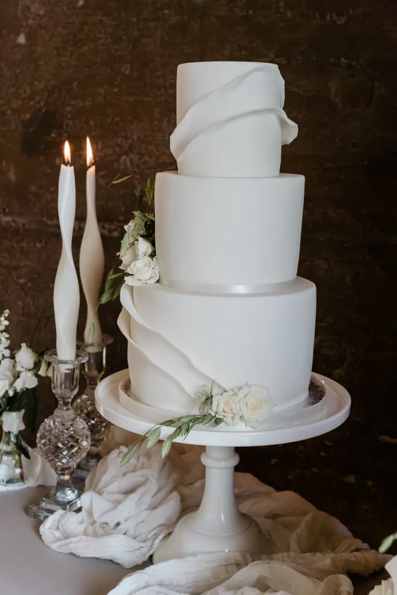 230406Rhianandpaulweddingelmorecourtcopyrightleanacatherinephotography 4726