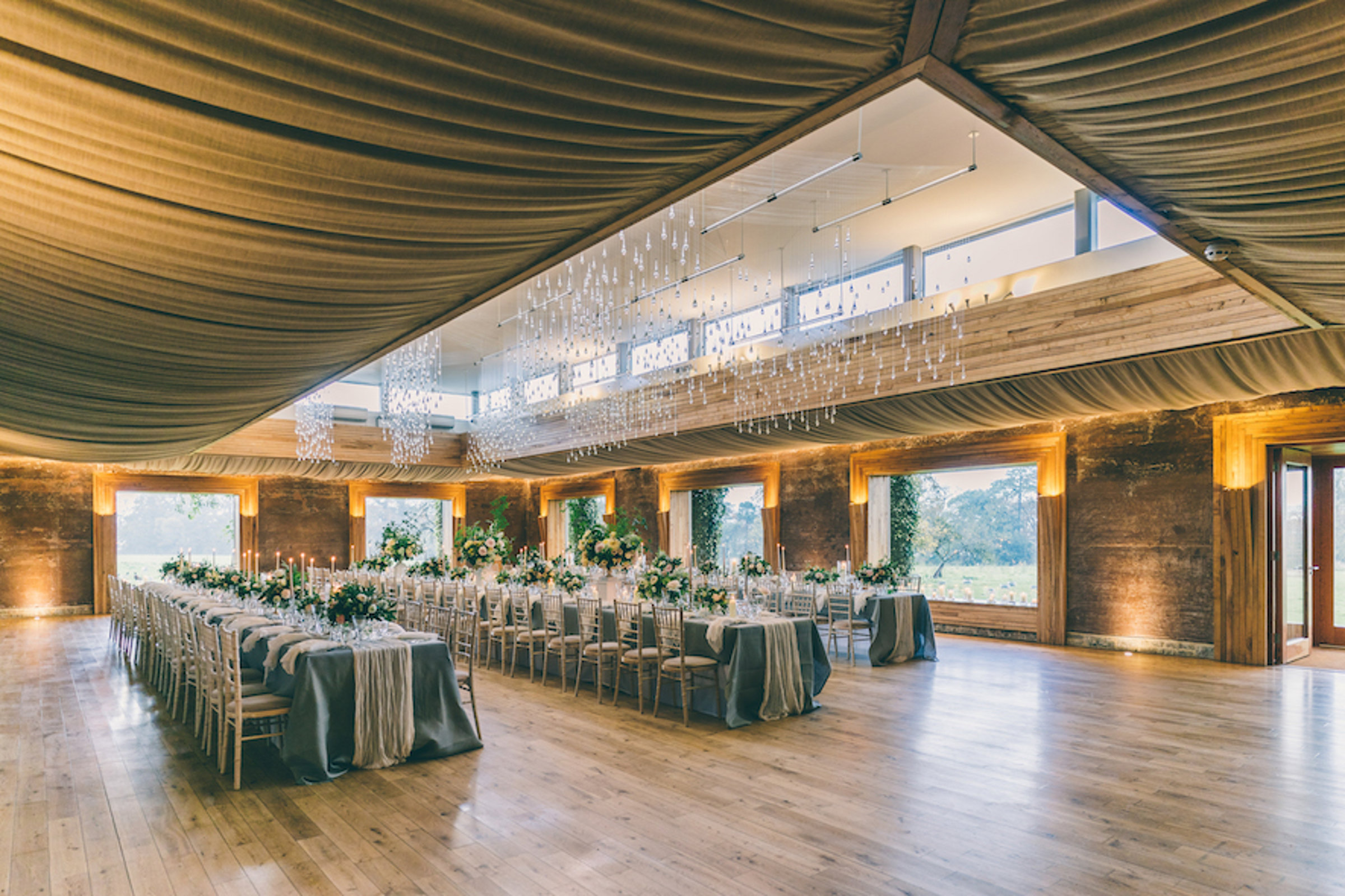 Wedding Trends Coloured Linen 2019